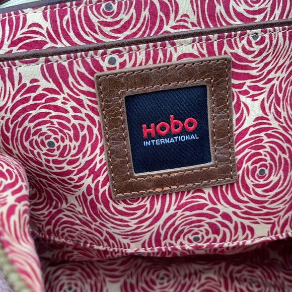 ❗️SOLD❗️HOBO INTERNATIONAL- BROWN LEATHER PURSE - Picture 9 of 13